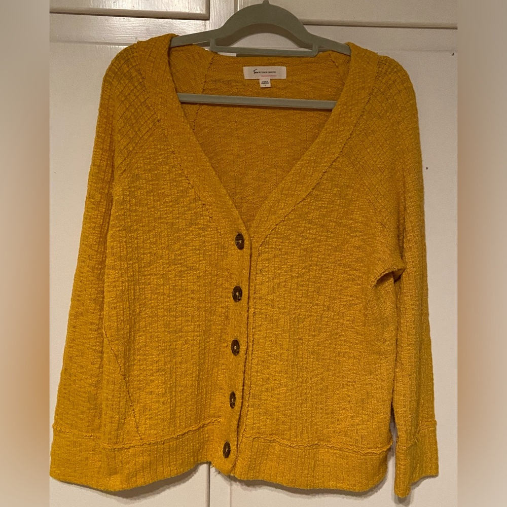 Mustard Yellow Cardigan by Two by Vince Camuto 5 Button Vneck Size Large.